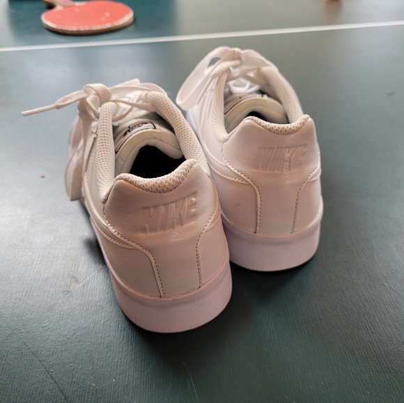 Nike shoes size 7 - Picture 3 of 4